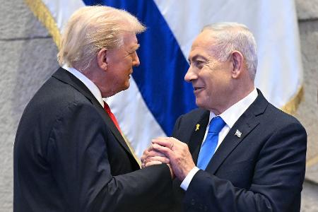 US-Präsident Donald Trump erklärte nach Verhandlungen auch mit Israels Ministerpräsidenten Benjamin Netanjahu Frieden im Nahen Osten. (Archivbild)