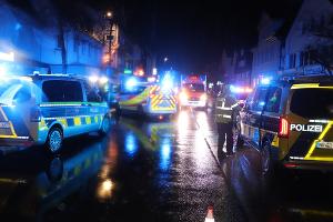 Die Lange Straße in Beverungen wurde für die Zeit der Unfallaufnahme für den Verkehr gesperrt.