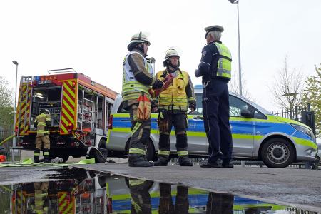 Symbolbild Feuerwehr und Polizei