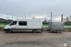 Bild des moldawischen Kleintransporters mit Anhänger