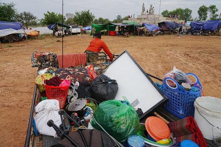 Die Kämpfe entlang der 800 Kilometer langen Grenze zwischen Thailand und Kambodscha treiben zahlreiche Einwohner in die Flucht.