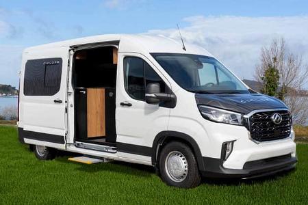 Außenaufnahme, Maxus, offene Türe