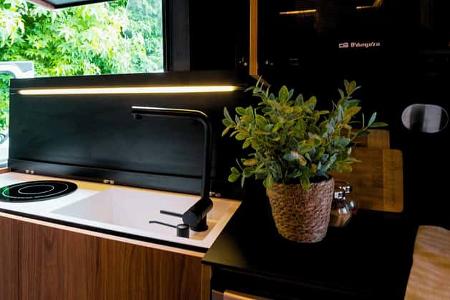 Küchenzeile, Eingangstür, Schiebetür