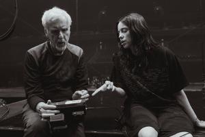 Co-Regisseur James Cameron: Billie Eilish zeigt Konzertfilm-Trailer