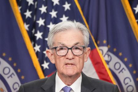 Die US-Notenbank Federal Reserve um den Vorsitzenden Jerome Powell hat erneut den Leitzins gesenkt.
