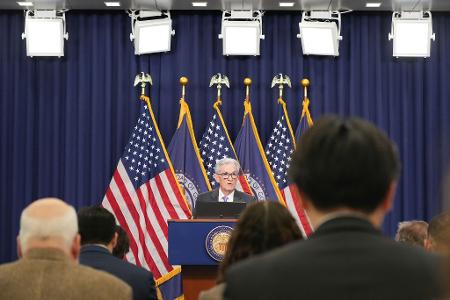 Fed-Chef Jerome Powell sieht keine Änderungen an den Aussichten für Beschäftigung und Inflation seit dem letzten Zinsentscheid.