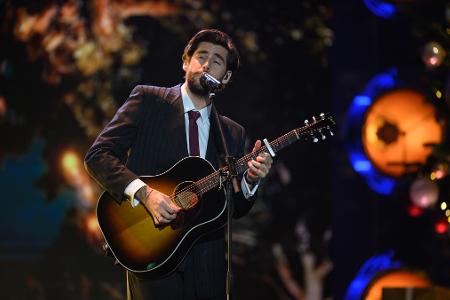 Auch der Pop-Sänger Alvaro Soler rief bei der 31. José Carreras Gala in Leipzig zum Spenden auf.