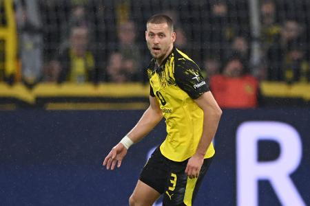 Waldemar Anton (bis 31.) - Note: 3,5 - Lief in der Defensive viele Lücken zu und gewann besonders seine Kopfballduelle mit guter Quote. Wirkte zumindest bei der Großchance von Högh einmal überrascht. Zog sich schließlich noch vor der Pause eine Verletzung zu und musste ausgewechselt werden.