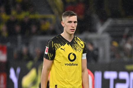 Nico Schlotterbeck - Note: 3,5 - Begann als linker Halbverteidiger und wechselte nach der Anton-Verletzung in die Mitte der Dreierkette. Rettete mehrfach als letzter Mann, wenn die Ordnung beim BVB verloren ging. Wurde letztlich bei beiden Gegentoren aber ebenfalls kalt erwischt. Seine langen Bälle im Aufbau waren teilweise genial, die Mitspieler nutzten diese Impulse aber nicht.