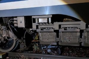 Zug überfahrt im Gleis liegendes Fahrrad.
Foto Bundespolizei