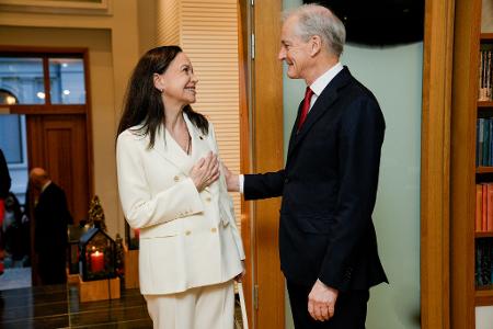 Herzlicher Empfang für die Friedensnobelpreisträgerin 2025: Ministerpräsident Jonas Gahr Store trifft sich mit Maria Corina Machado zu einem Gespräch in den repräsentativen Einrichtungen der Regierung in Oslo.