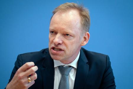 Ifo-Chef Fuest kritisiert die Bundesregierung. (Archivbild)