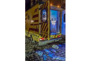 © Feuerwehr Dresden
Auch wenn siech die Rettungskräfte in Sicherheit bringen konnten: Dieser Rettungswagen ist nun nicht mehr einsatzbereit.