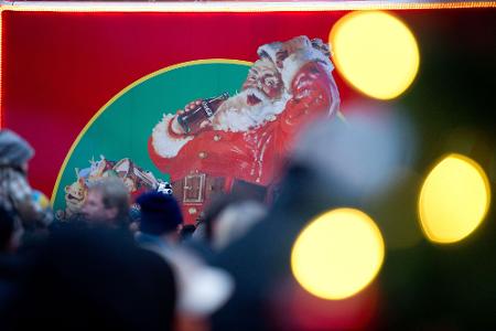 Auf dem Weihnachtstruck zeigt Coca-Cola die mittlerweile bekannte Darstellung des Weihnachtsmanns. (Archivbild)