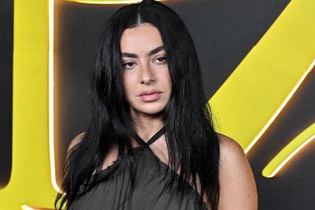 Erster Trailer ist da: So lustig wird Charli XCX' 