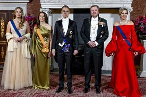 Staatsbankett: Prinzessin Amalia überrascht mit tiefem Ausschnitt