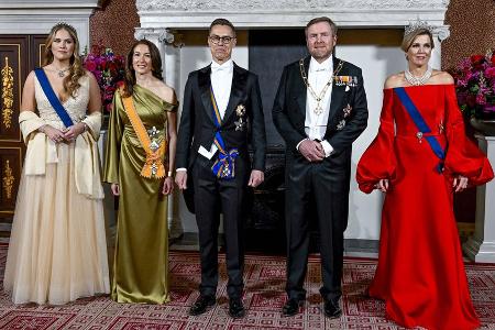 Staatsbankett: Prinzessin Amalia überrascht mit tiefem Ausschnitt