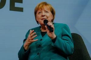 Angela Merkel über Merkel-Raute: "Ich mach' sie eigentlich nicht mehr"