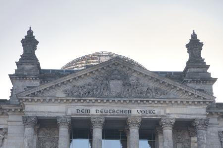 Im zurückliegenden Bundestagswahlkampf tauchten immer wieder Falschnachrichten auf. (Symbolbild)