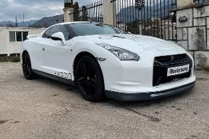 Nissan GT-R Replika auf Basis Ford Cougar
