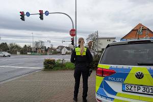 Verkehrskontrolle an der Kreuzung Salzdahlumer Straße / Neuer Weg