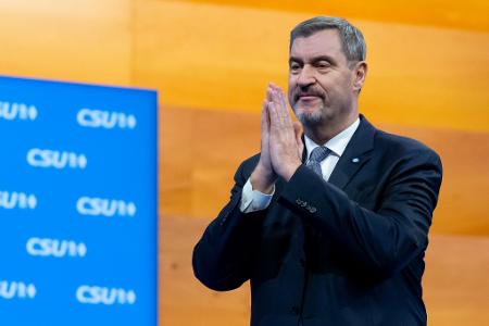 Große Freude sieht anders aus: CSU-Chef Söder bleibt im Amt, aber seine Parteibasis hat ihm einen schmerzhaften Parteitag bereitet.