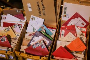 Die Briefe kommen aus aller Welt.