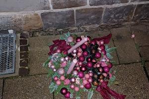 Der zum Teil angebrannte Adventskranz