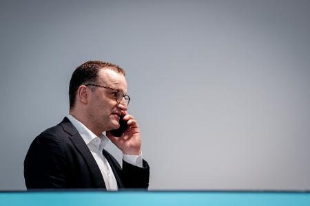 Jens Spahn ist in der Corona-Krise laut einer Untersuchung "gegen den Rat seiner Fachabteilungen" in großem Umfang in die Schutzmasken-Beschaffung eingestiegen. (Archivfoto)