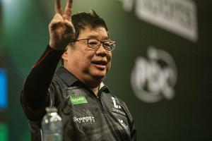 Darts-WM: "Darts-Opa" Lim siegt sich zum Altersrekord