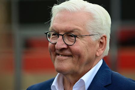 Steinmeier und Merz gratulieren DHB-Frauen: 