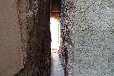 i_schmale_Straßen_Vrbnik