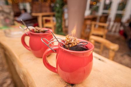 Glühwein mit Feuerwerk