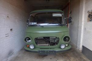 Die Täter entwendeten diverse Fahrzeugteile vom DDR-Kleinbus Barkas B1000.