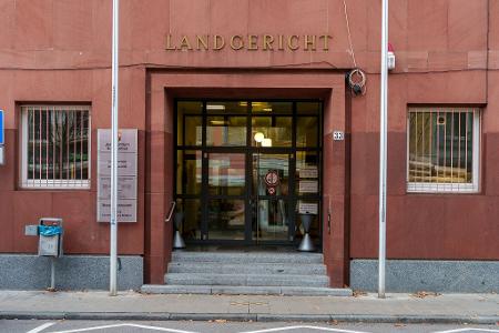 Der nicht öffentliche Prozess hat laut Gerichtssprecher planmäßig begonnen. (Archivbild)