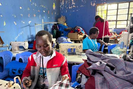 Die Selbsthilfeorganisation Shofco bietet Slumbewohnerinnen Ausbildungskurse als Näherin und Business-Training, um ihnen den Schritt in die Selbstständigkeit zu erleichtern. (Archivbild)