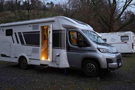 Dauertest, Carado T447, seitlich, Nacht