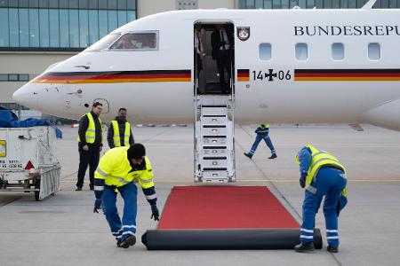 Roter Teppich für den Bundeskanzler