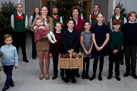 Königin Silvia präsentiert sich mit den Enkeln - sogar Ines ist dabei