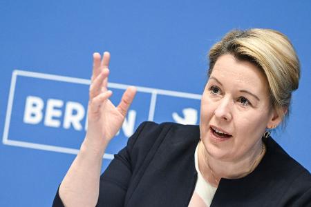 Wirtschaftssenatorin Franziska Giffey (SPD) setzt auf den weiteren Ausbau von Solarenergie. (Archivfoto)