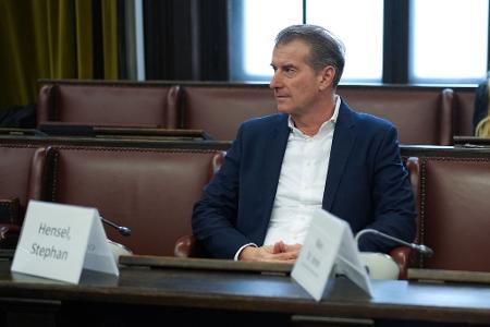 Der Vater der Block-Kinder, Stephan Hensel, nimmt als Nebenkläger am Prozess gegen seine Ex-Frau teil.