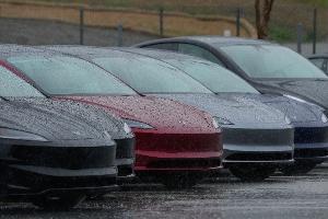 Um den Namen von Teslas Assistenzsystem "Autopilot" gibt es schon lange Streit. (Archivbild)