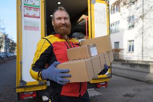 Paketbote Steve Josch wünscht sich mehr Wertschätzung und Entgegenkommen von den Kunden.