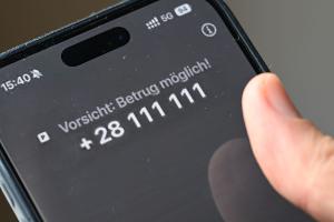 So sieht der Warnhinweis von Vodafone aus, bei der Telekom wird marginal anders gewarnt: "Vorsicht, möglicher Betrug!"