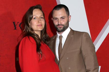 Penn Badgley und Domino Kirke