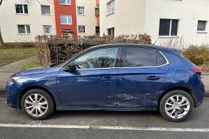 Beschädigter Pkw an der Jakob-Kaiser-Straße