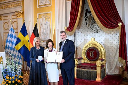 Söder ehrt Königin Silvia mit Bayerischer Staatsmedaille