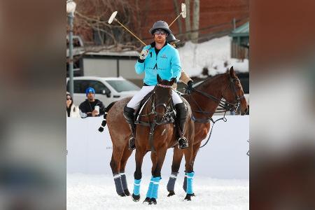 Ehefrau Meghan ist begeistert: Prinz Harry spielt Polo im Schnee
