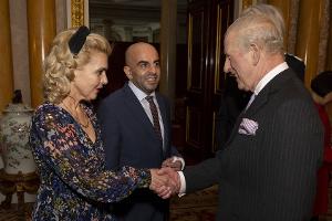 König Charles würdigt Helden nach Messerattacke in Huntingdon