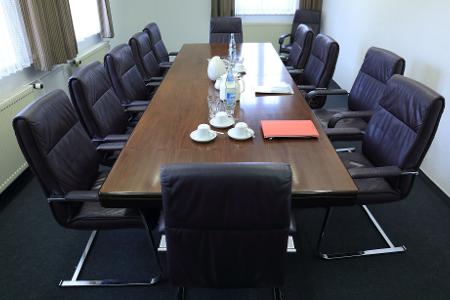 Die Vergütungen normaler Aufsichtsräte sind 2024 laut einer Studie der DSW im Schnitt um 3,0 Prozent gestiegen. (Symbolbild)